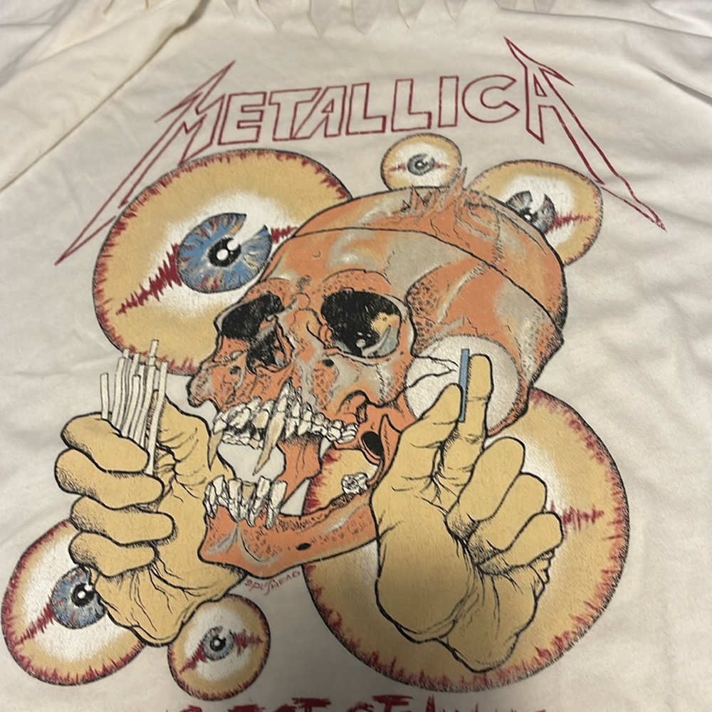 Torrid Metallica Tee. Cutouts on the neckline. No Flaws. Size 2